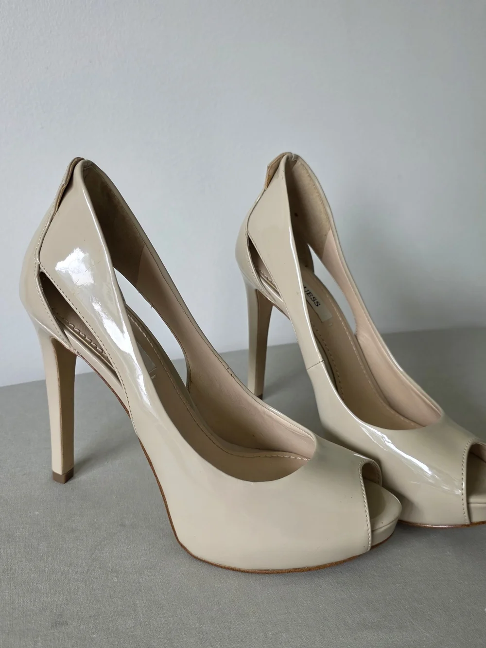 GUESS Harrah Nude Patent Peep Toe D'Orsay Platform Pumps Stiletto Heels 6.5M